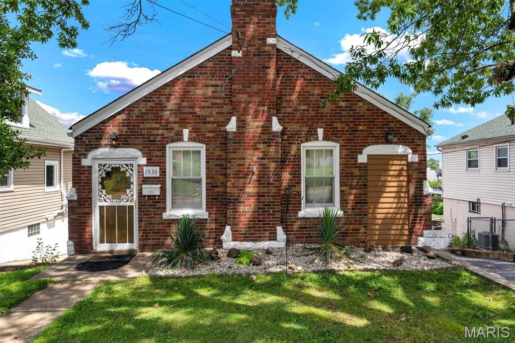 1536 Sanford Avenue, St Louis, MO 63139