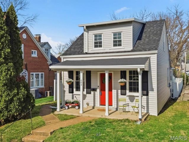 609 S 4th Street, St Charles, MO 63301