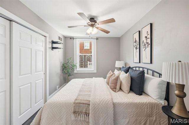 609 S 4th Street, St Charles, MO 63301