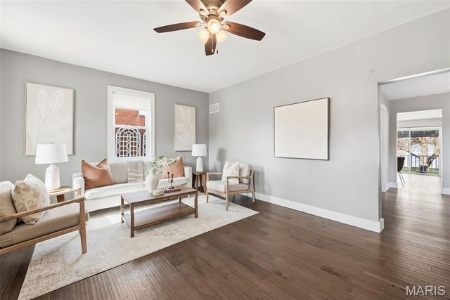 609 S 4th Street, St Charles, MO 63301