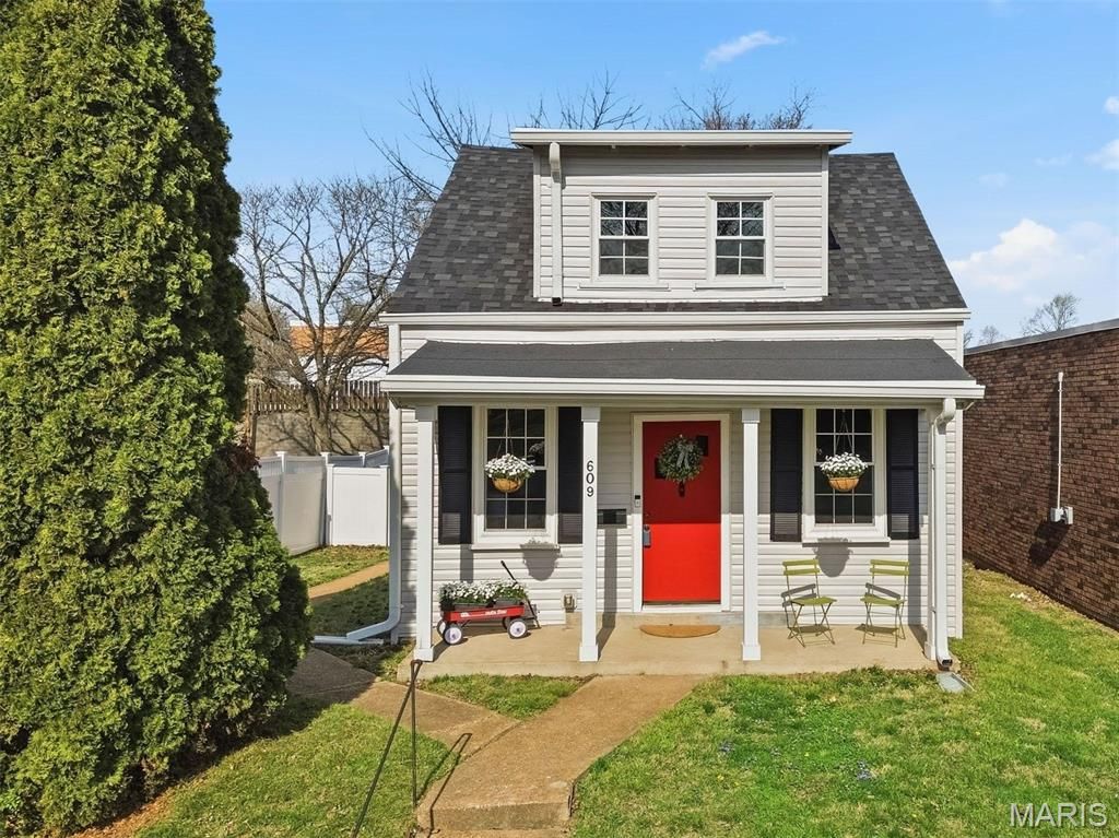 609 S 4th Street, St Charles, MO 63301