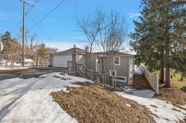 2940 Steeple Hill Road, White Lake, MI 48383