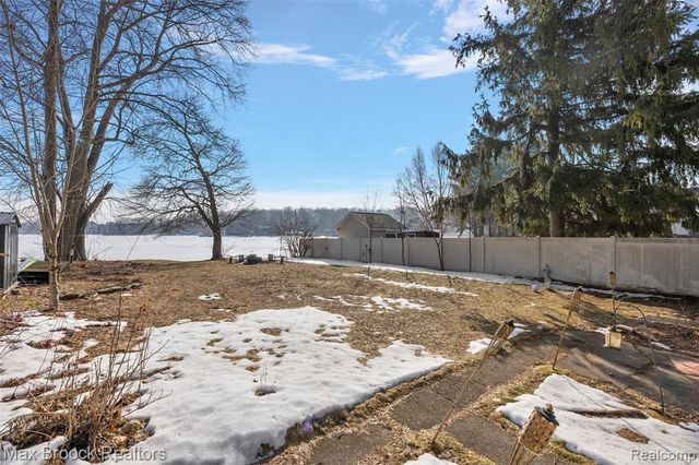 2940 Steeple Hill Road, White Lake, MI 48383