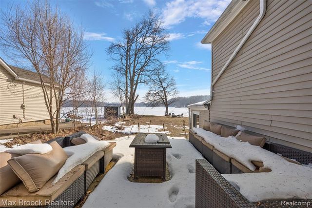 2940 Steeple Hill Road, White Lake, MI 48383