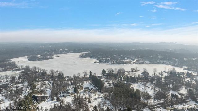 2940 Steeple Hill Road, White Lake, MI 48383