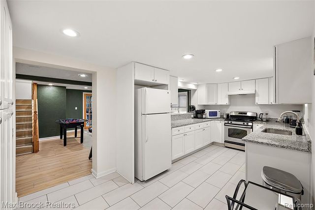 2940 Steeple Hill Road, White Lake, MI 48383