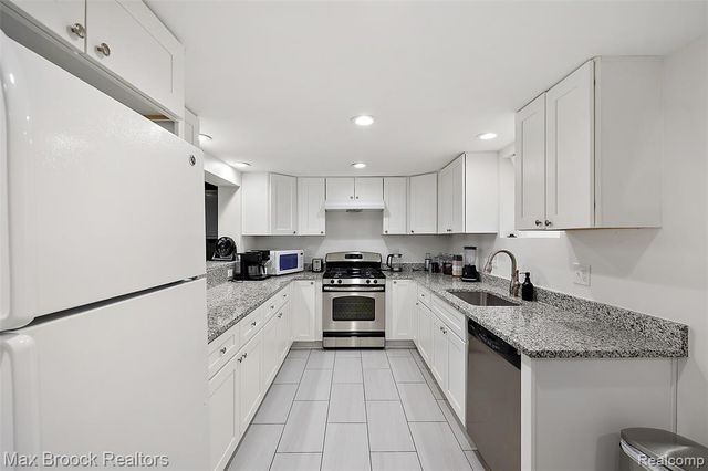 2940 Steeple Hill Road, White Lake, MI 48383