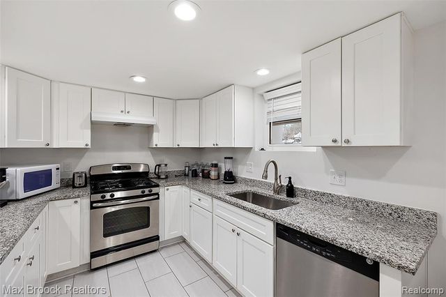 2940 Steeple Hill Road, White Lake, MI 48383