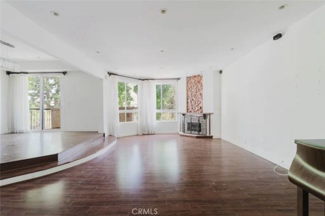 5333 Zelzah Avenue 203, Encino, CA 91316