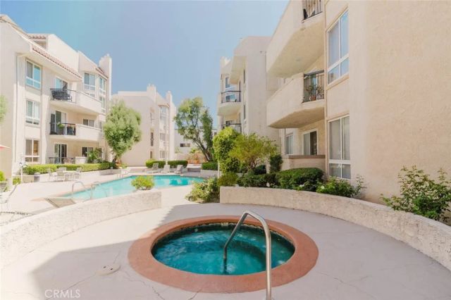 5333 Zelzah Avenue 203, Encino, CA 91316