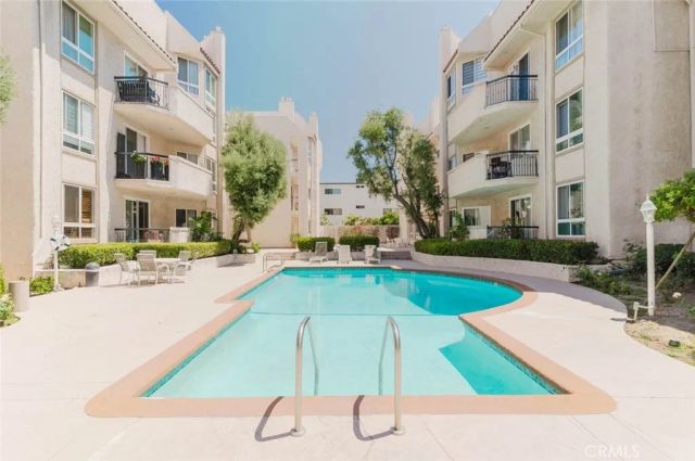 5333 Zelzah Avenue 203, Encino, CA 91316