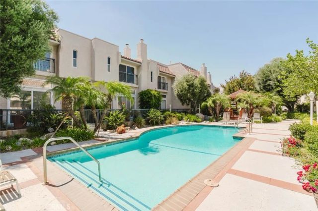 5333 Zelzah Avenue 203, Encino, CA 91316
