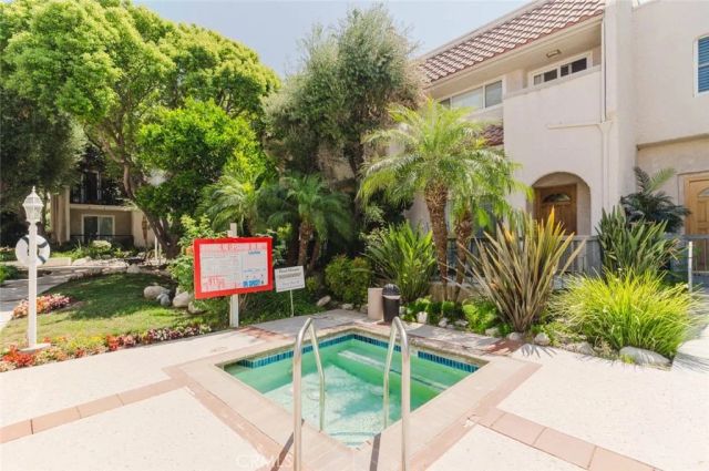 5333 Zelzah Avenue 203, Encino, CA 91316