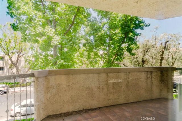 5333 Zelzah Avenue 203, Encino, CA 91316