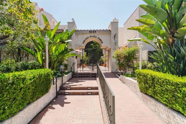 5333 Zelzah Avenue 203, Encino, CA 91316