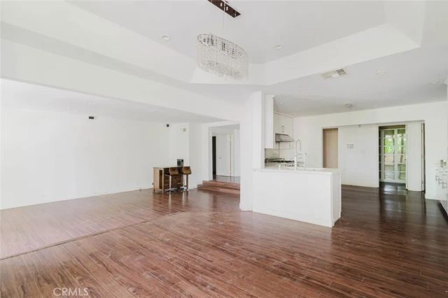 5333 Zelzah Avenue 203, Encino, CA 91316