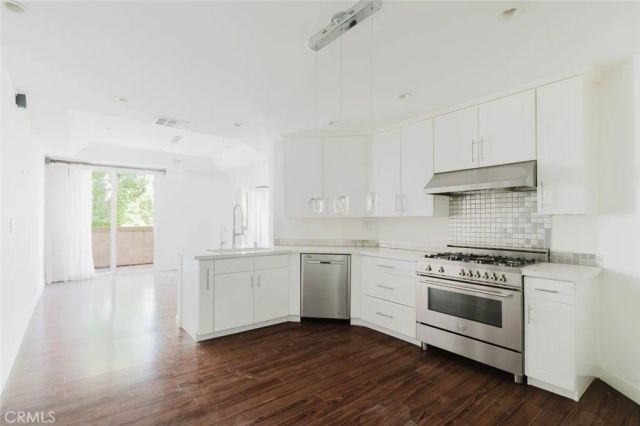 5333 Zelzah Avenue 203, Encino, CA 91316