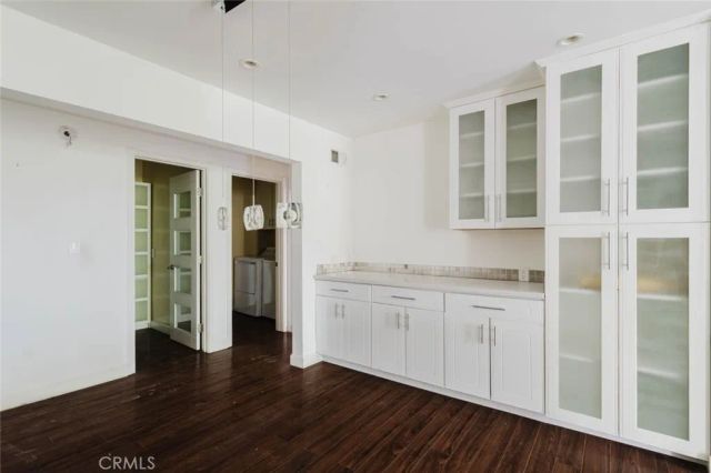 5333 Zelzah Avenue 203, Encino, CA 91316