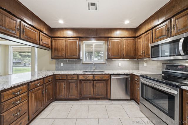 8261 N 162nd East Avenue, Owasso, OK 74055