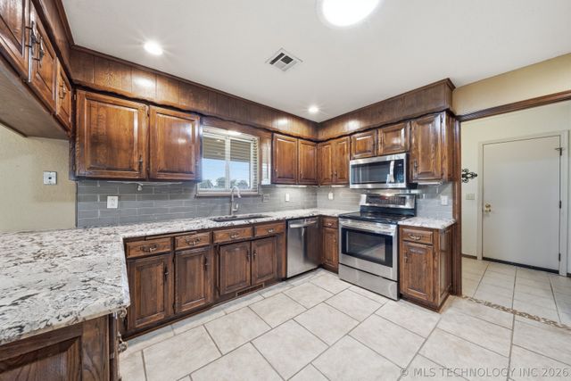 8261 N 162nd East Avenue, Owasso, OK 74055