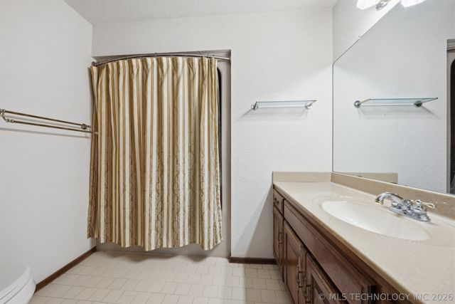 8261 N 162nd East Avenue, Owasso, OK 74055