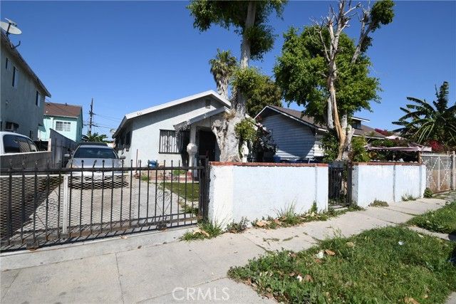 861 W 74th Street, Los Angeles, CA 90044
