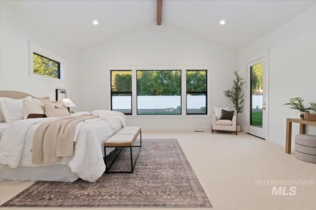 196 N Timber Wolf Pl, Eagle, ID 83616