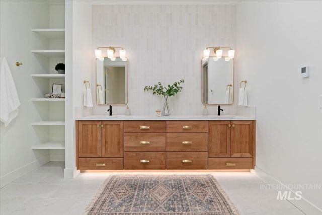 196 N Timber Wolf Pl, Eagle, ID 83616