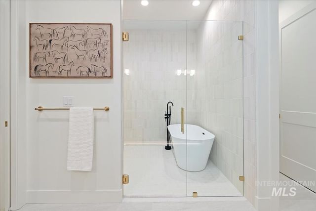 196 N Timber Wolf Pl, Eagle, ID 83616