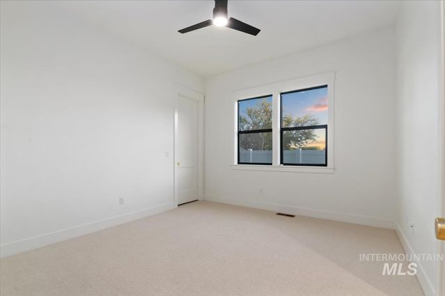 196 N Timber Wolf Pl, Eagle, ID 83616