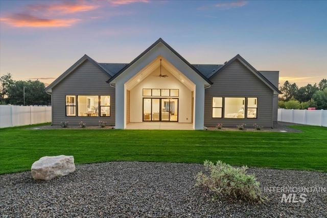 196 N Timber Wolf Pl, Eagle, ID 83616