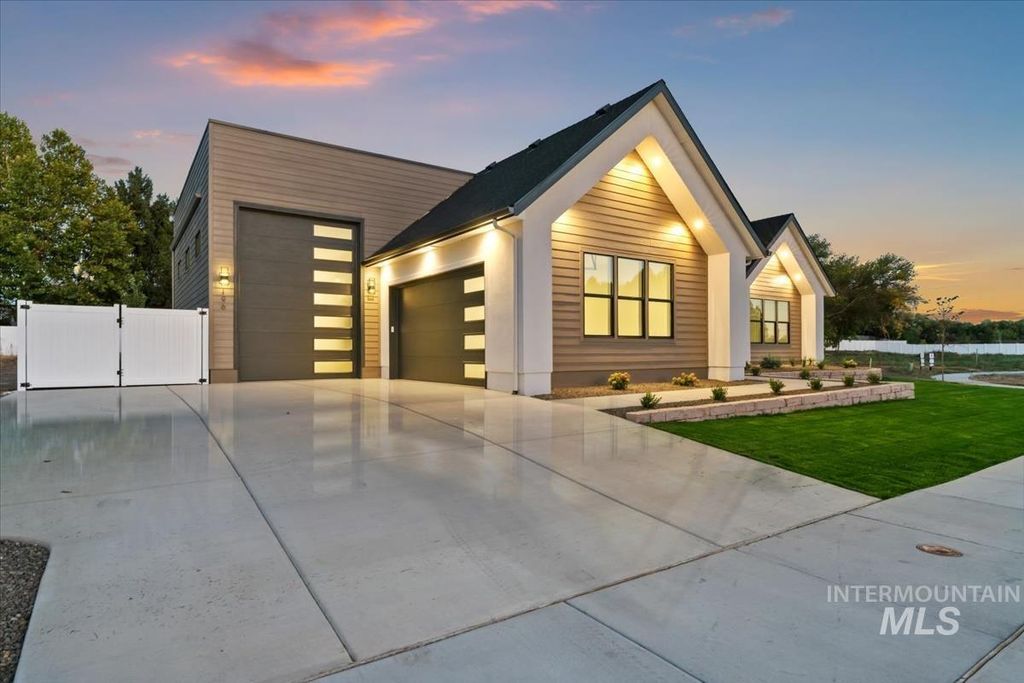 196 N Timber Wolf Pl, Eagle, ID 83616 photo 2