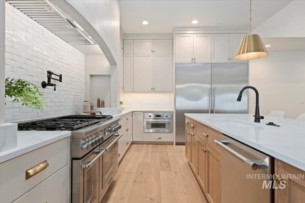 196 N Timber Wolf Pl, Eagle, ID 83616 photo 3