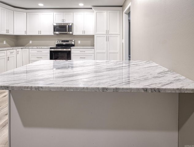 13 W Villena Drive, Hot Springs Village, AR 71909