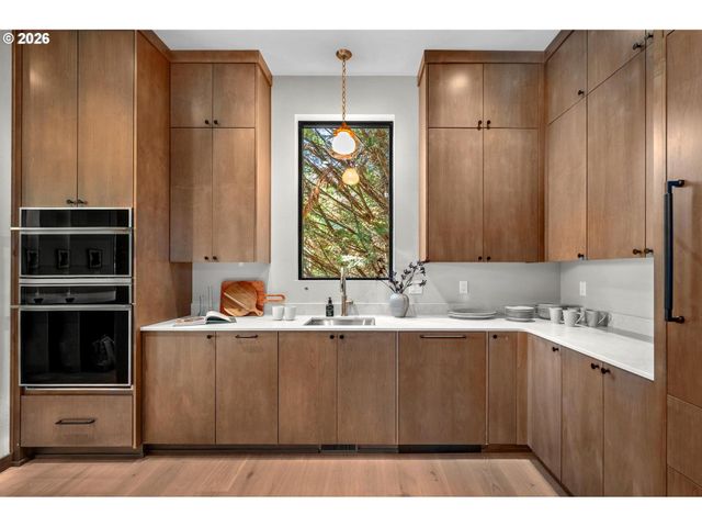 4018 Nw MCGRATH Ct, Portland, OR 97229