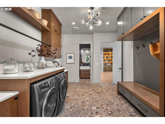 4018 Nw MCGRATH Ct, Portland, OR 97229