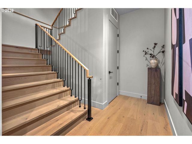 4018 Nw MCGRATH Ct, Portland, OR 97229