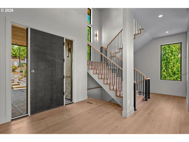 4018 Nw MCGRATH Ct, Portland, OR 97229