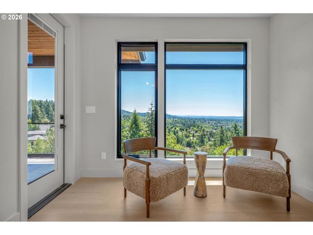 4018 Nw MCGRATH Ct, Portland, OR 97229