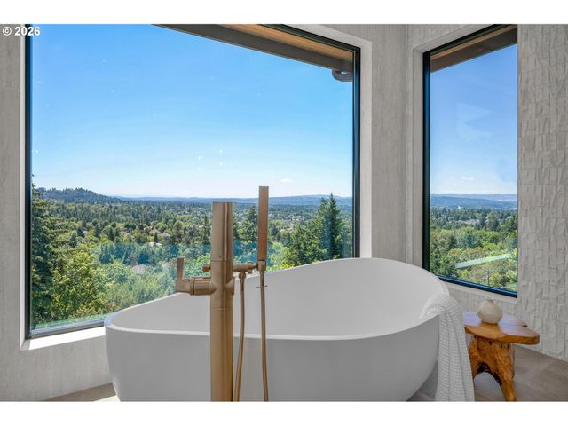 4018 Nw MCGRATH Ct, Portland, OR 97229