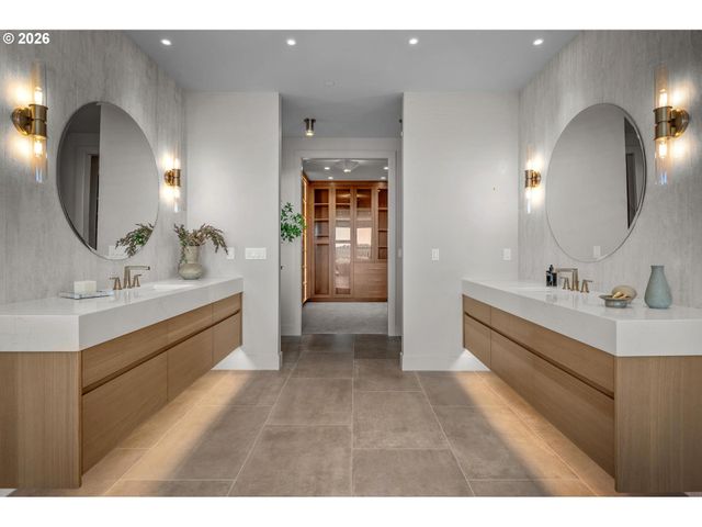 4018 Nw MCGRATH Ct, Portland, OR 97229