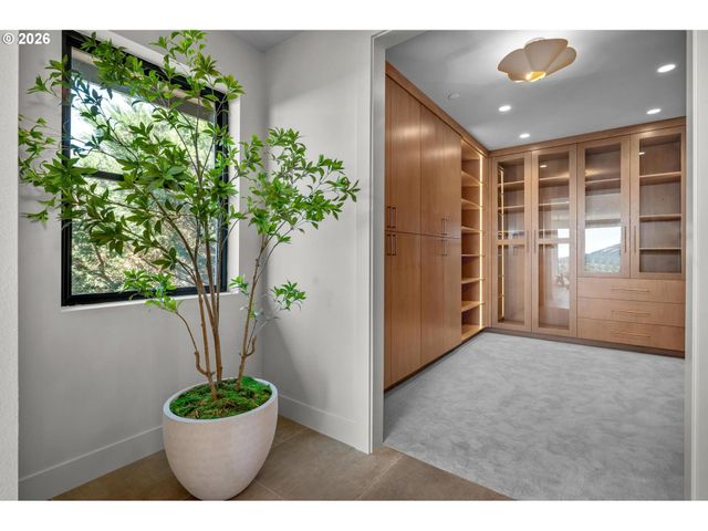 4018 Nw MCGRATH Ct, Portland, OR 97229