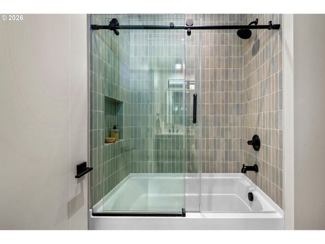 4018 Nw MCGRATH Ct, Portland, OR 97229