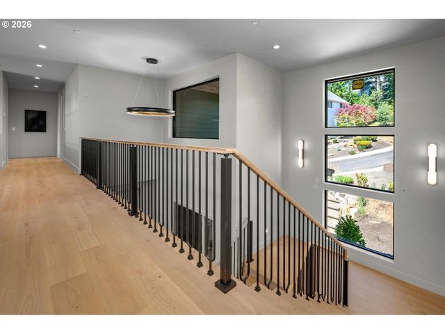 4018 Nw MCGRATH Ct, Portland, OR 97229