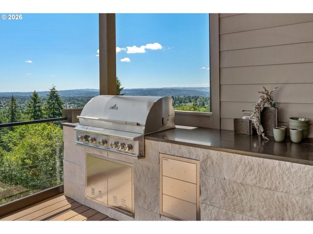 4018 Nw MCGRATH Ct, Portland, OR 97229