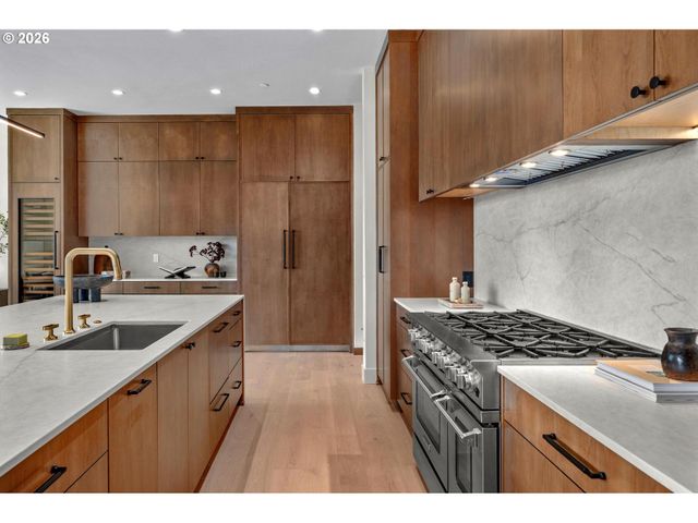 4018 Nw MCGRATH Ct, Portland, OR 97229