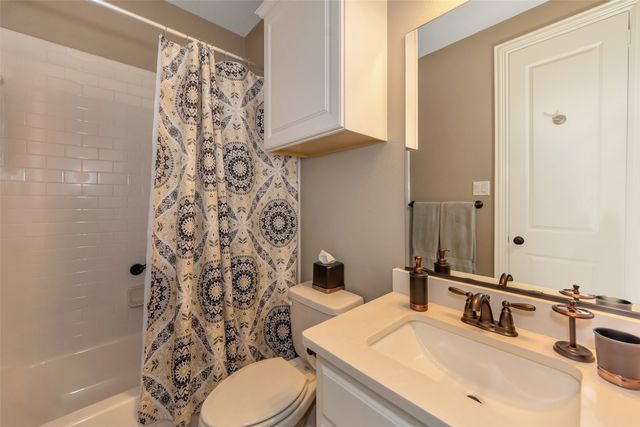 1001 W Bluff Way, Roanoke, TX 76262