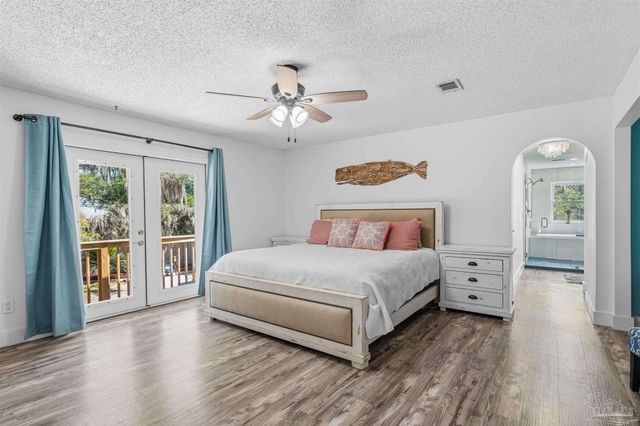 1555 Oak Shore Dr, Gulf Breeze, FL 32563