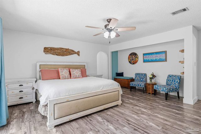 1555 Oak Shore Dr, Gulf Breeze, FL 32563