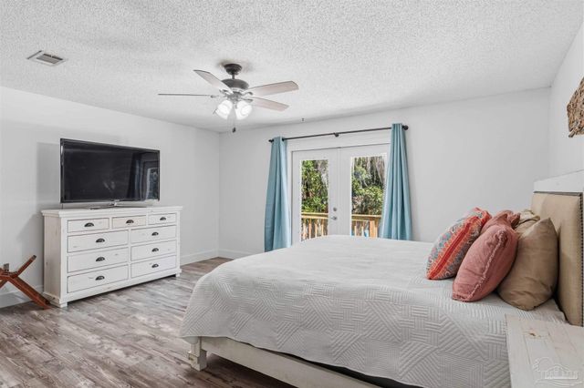 1555 Oak Shore Dr, Gulf Breeze, FL 32563
